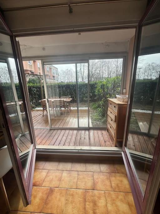 Appartamento F2 Avec Terrasse, Parking Gratuit Guyancourt Esterno foto