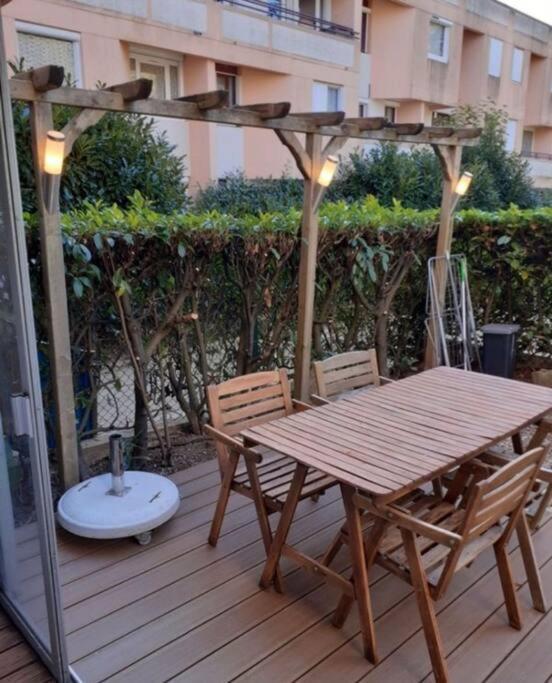 Appartamento F2 Avec Terrasse, Parking Gratuit Guyancourt Esterno foto
